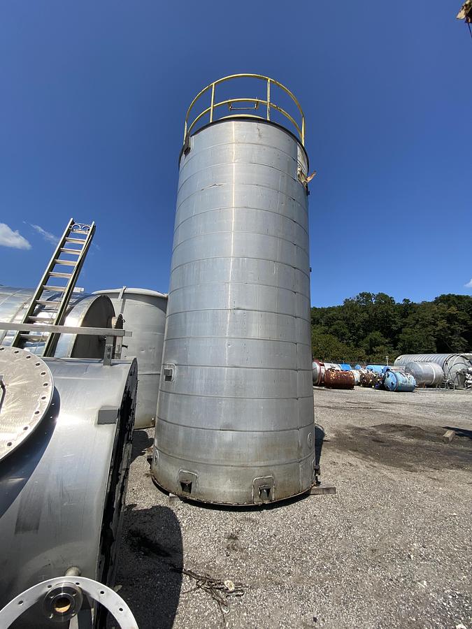 Used Used Industrial Air Inc. approximately 10,000 gallon stainless steel storage tank