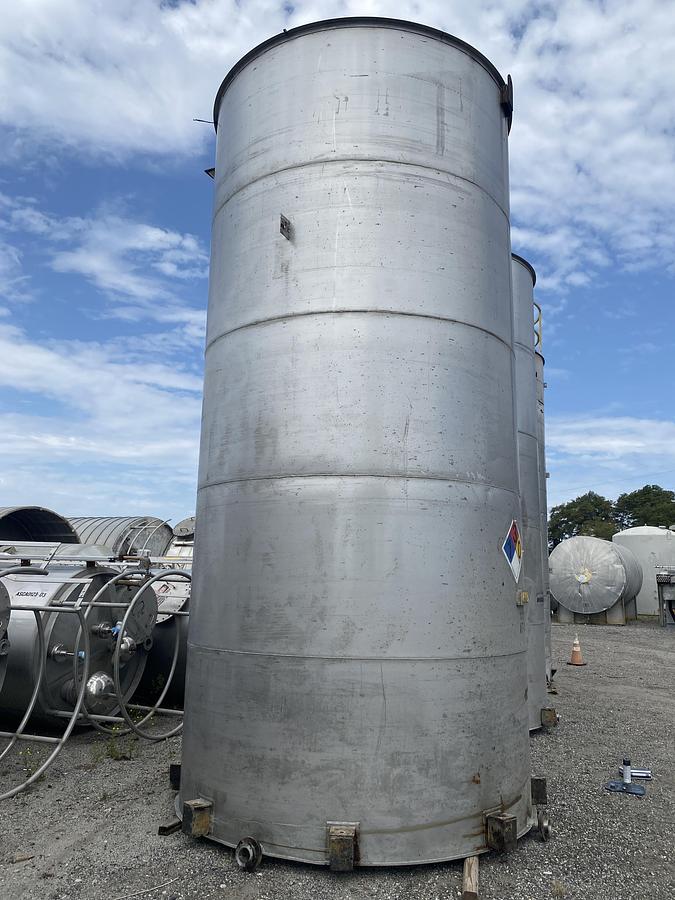 Used Used Industrial Air Inc. approximately 10,000 gallon 304 stainless steel storage tank