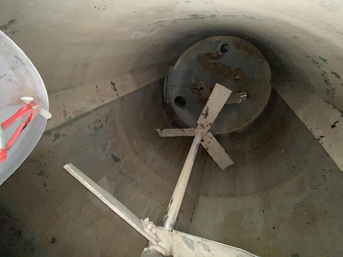 Used Used A.V.A. approximately 10,500 gallon stainless steel vertical mix tank