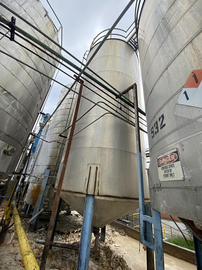 Used Used Industrial Air Inc. approximately 10,000 gallon stainless steel agitated storage tank with internal coils