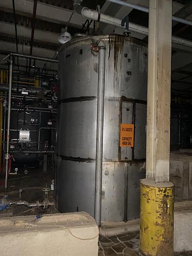 Used Used 4,000 gallon 304 stainless steel tank