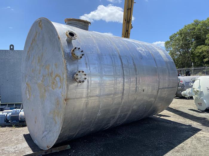 Used Used approximately 9000 gallon stainless steel vertical storage tank