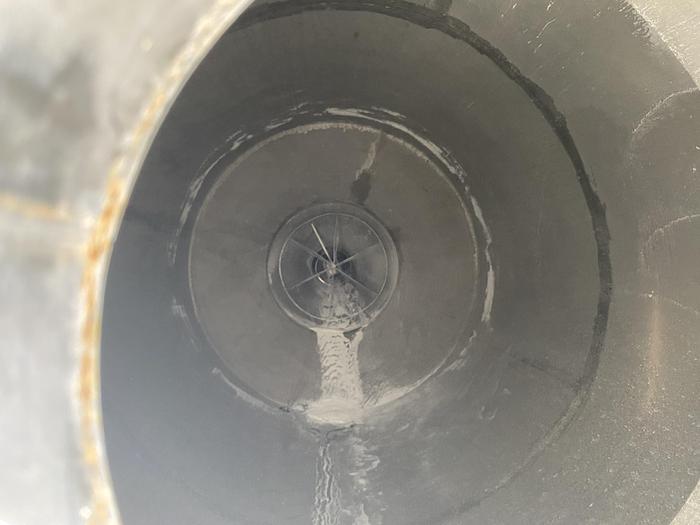 Used Used approximately 2,000 gallon stainless steel vertical tank