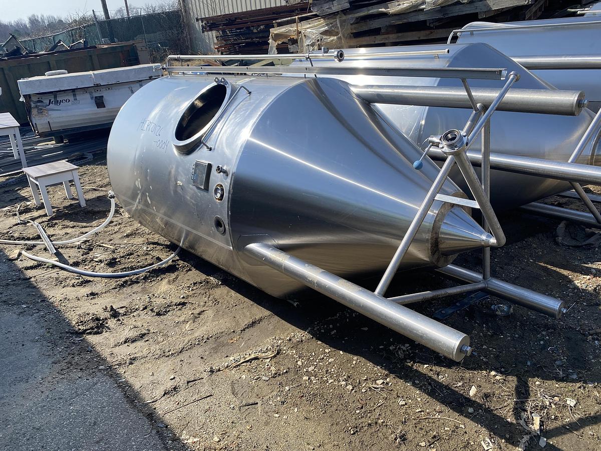 Used Used Deutshe Babcock BTE Gruppe Bdag 2600L/680 gallon 304 stainless steel vertical jacketed tank