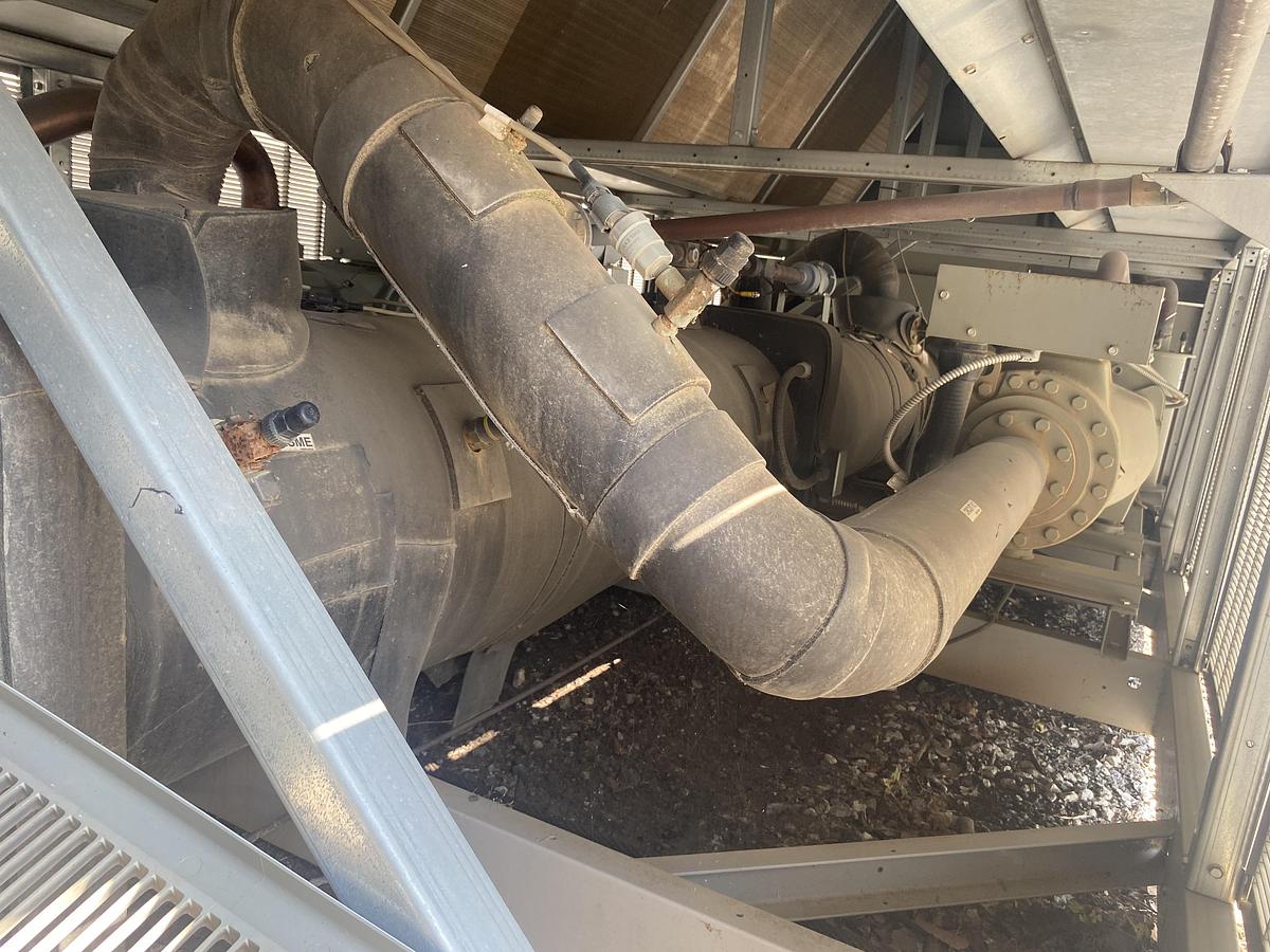 Used Used Trane 185 ton air cooled chiller.