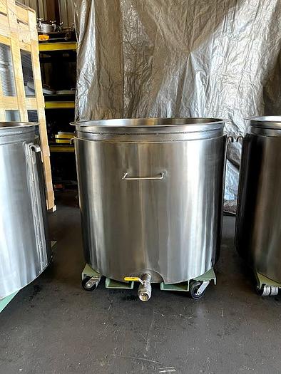 Used Used 315 gallon 304 stainless steel vertical jacketed mix tank