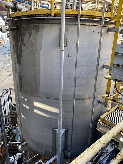 Used Used approximately 6,000 gallon 316 stainless steel vertical tank