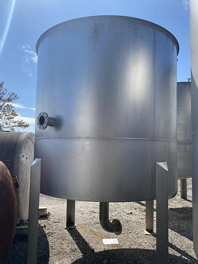 Used Used Gaston County approximately 2800 gallon 304L stainless steel vertical tank