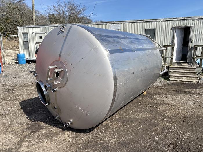 Used Used Walker 2800 gallon 316 stainless steel vertical tank