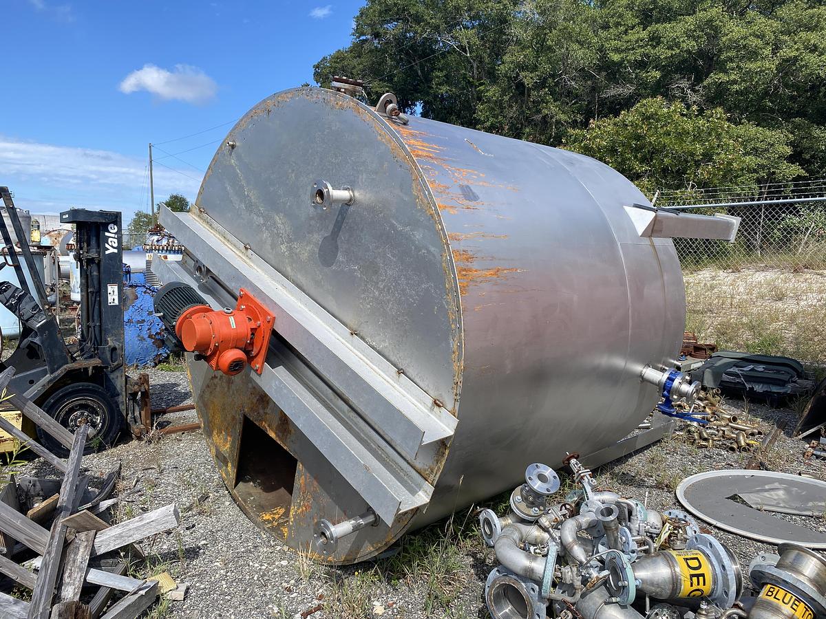Used Used Gaston County approximately 2800 gallon stainless steel mix tank
