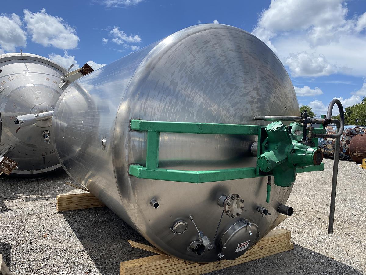 Used Used approximately 5000 gallon food grade sanitary stainless steel juacketed batch processor