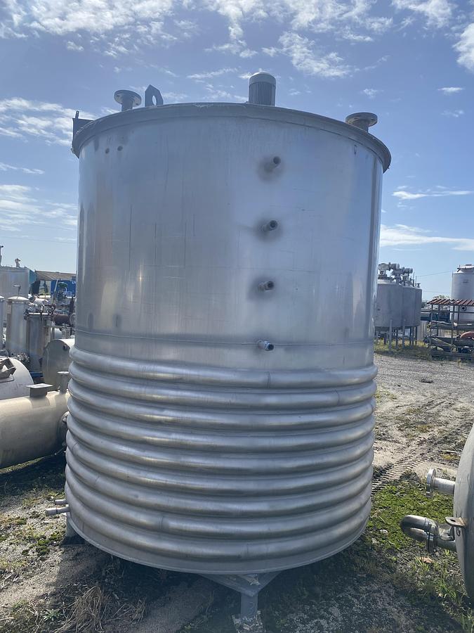 Used Used approximatley 2300 gallon 304 stainless steel vertical mix tank