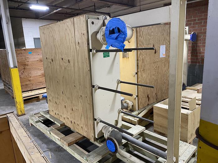 Used Used APV Model R-56 stainless steel plate heat exchanger