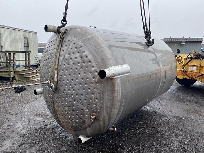 Used Used approximately 2300 gallon stainless steel mix tank. 80" diameter X 9' high straight side