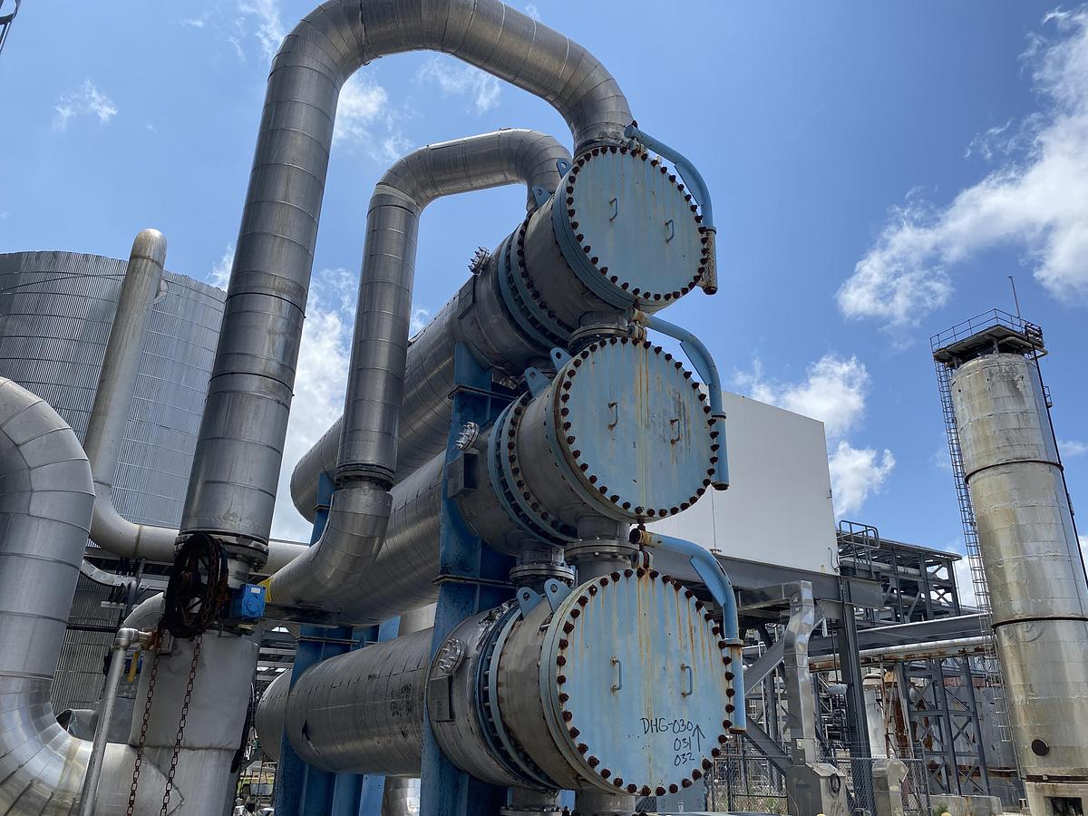 Used Used Shanghai Jiangwan Chemical Equipment Co approximately 3896 sq ft 304L stainless steel horizontal heat exchanger