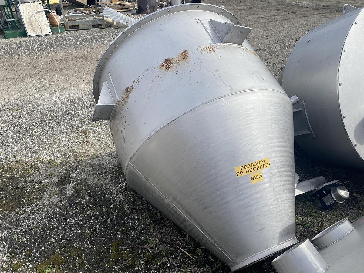 Used Used approximately 36 cu ft. stainless steel vertical hopper