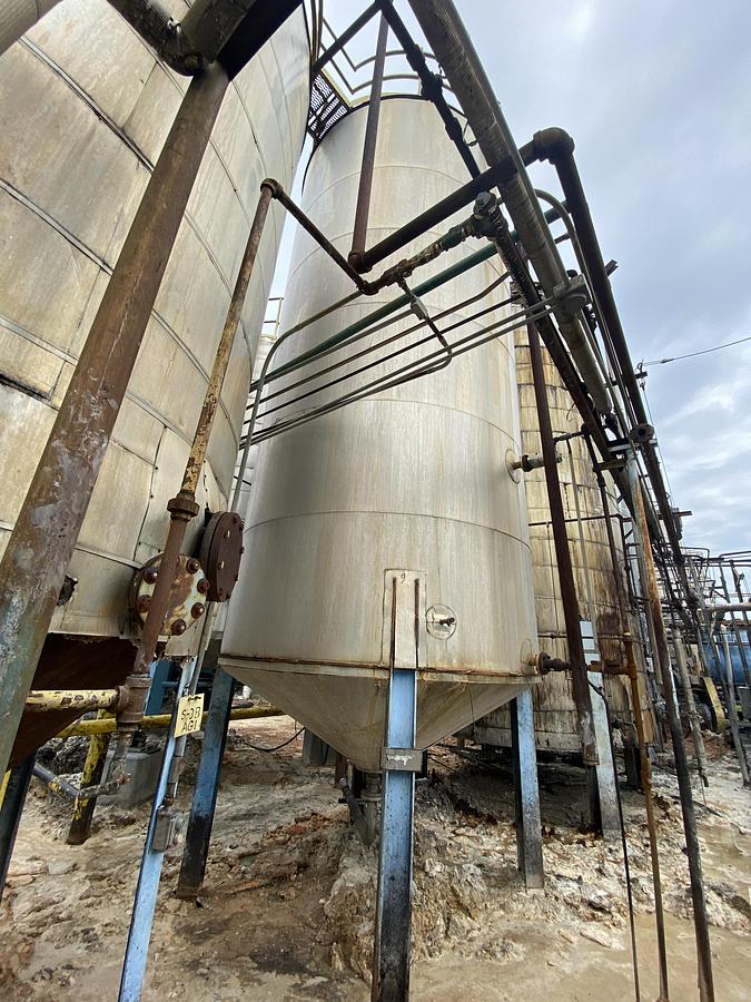Used Used Industrial Air Inc. approximately 10,000 gallon stainless steel agitated storage tank with internal coils