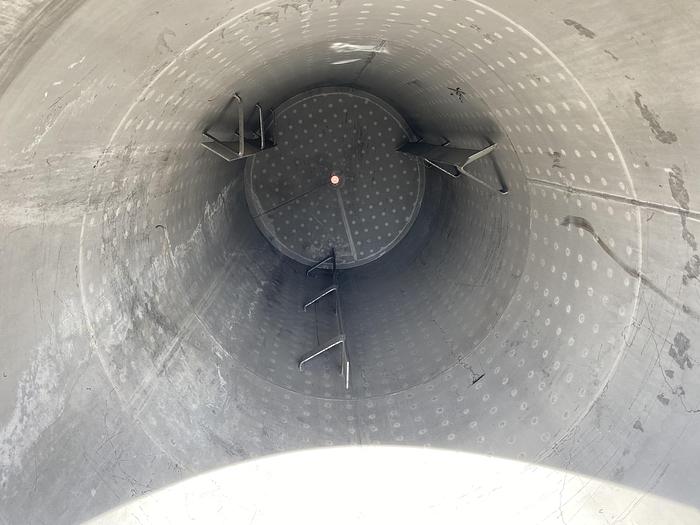 Used Used approximately 1000 gallon stainless steel tank