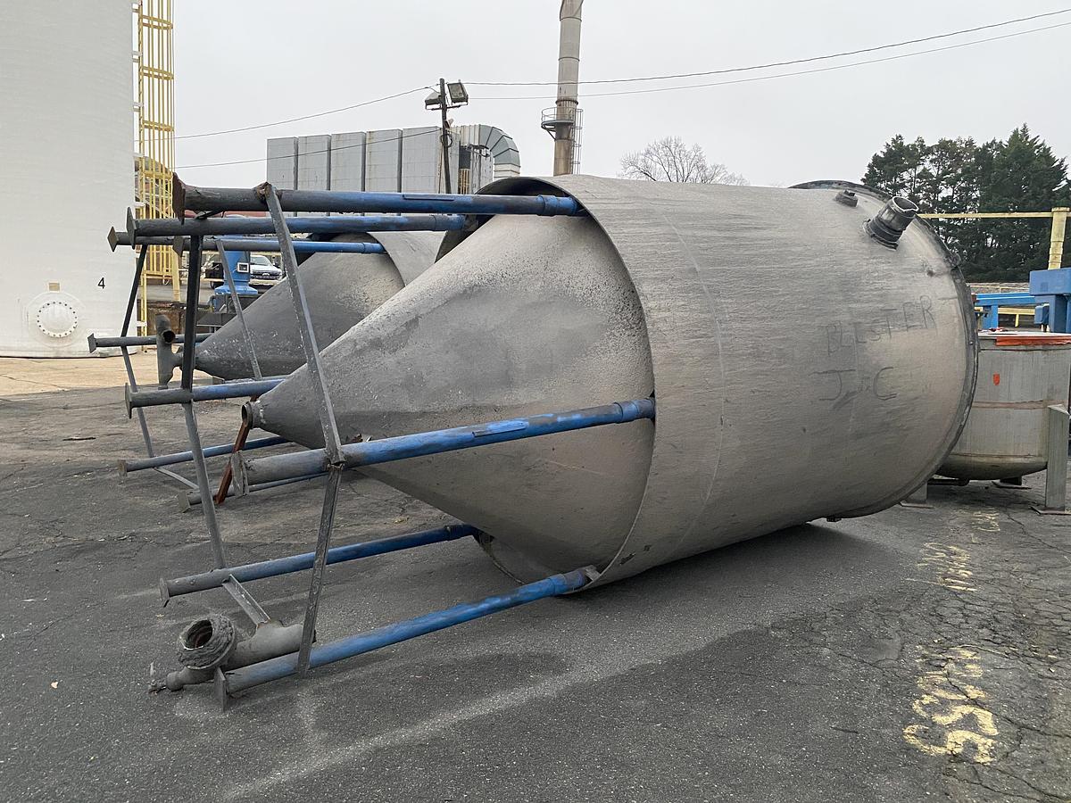 Used (2) Used approximately 3000 gallon fiberglass cone bottom tanks