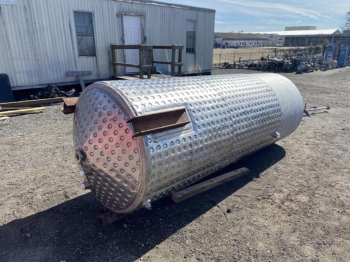 Used Used approximately 1000 gallon stainless steel tank