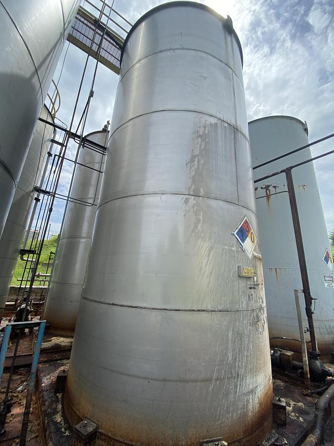 Used Used Industrial Air Inc. approximately 10,000 gallon stainless steel storage tank