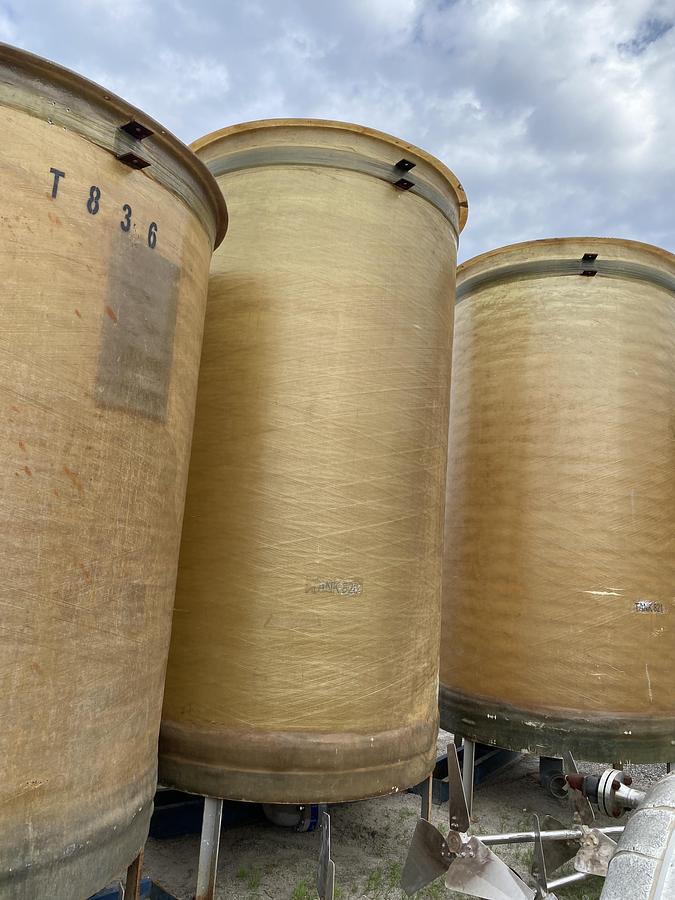 Used Used Beckart Environmental Inc. 3700 gallon vertical fiberglass mix tank