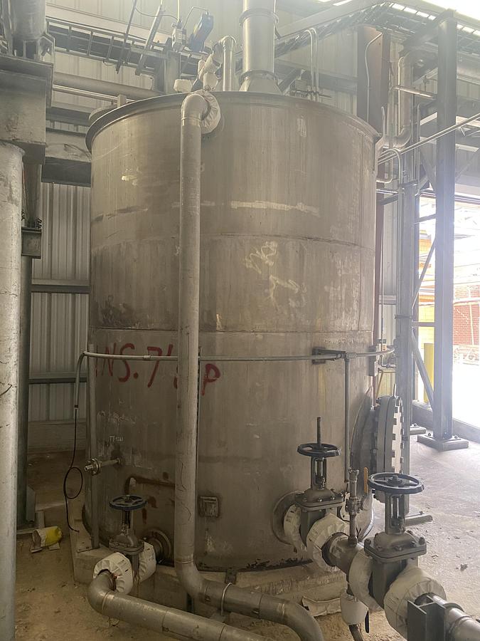 Used Used Alloy Fabricators approximately 3755 gallon 304L stainless steel vertical tank