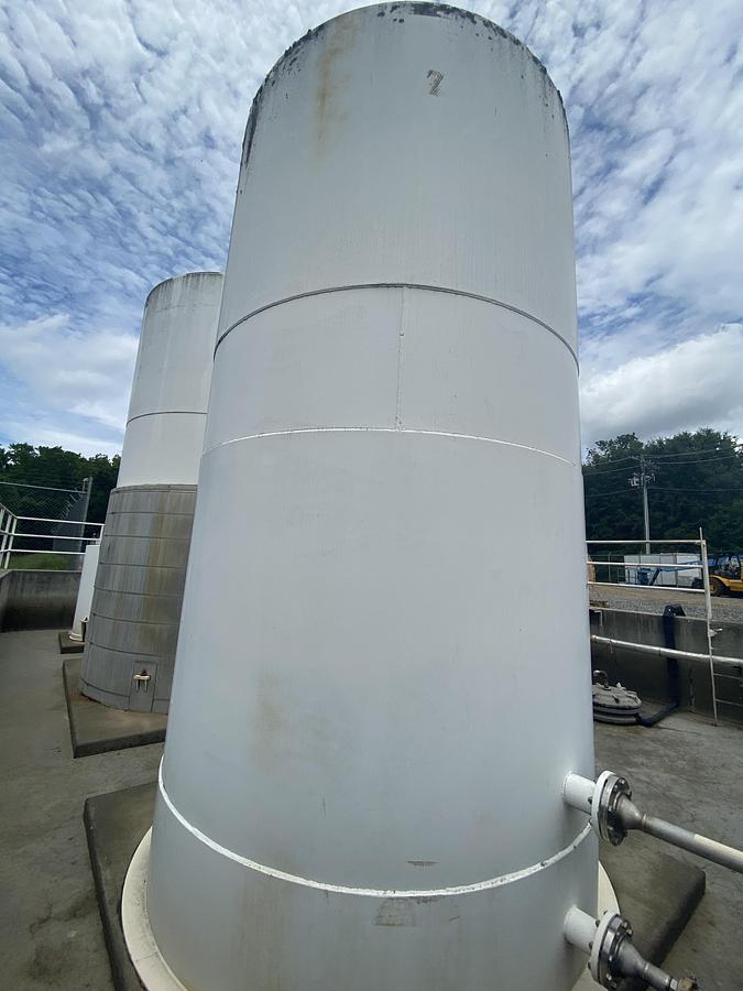 Used Used Highland Tank approximately 5500 gallon vertical carbon steel diesel fuel tank