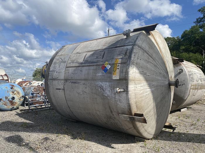 Used Used IPSCO approximately 9300 gallon 304 stainless steel vertical mix tank