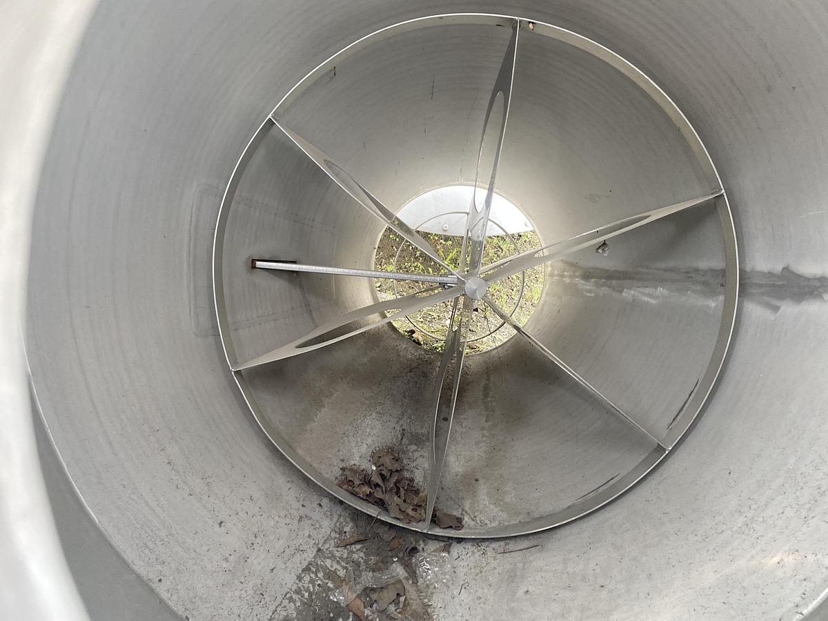 Used Used approximately 36 cu ft. stainless steel vertical hopper