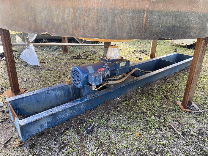 Used Used Beckart Environmental Inc. 2800 gallon vertical fiberglass mix tank