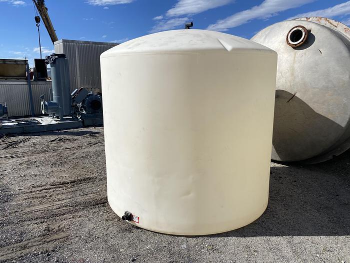 Used Used approximately 2100 gallon vertical poly tank