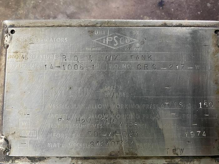 Used Used IPSCO approximately 9300 gallon 304 stainless steel vertical mix tank