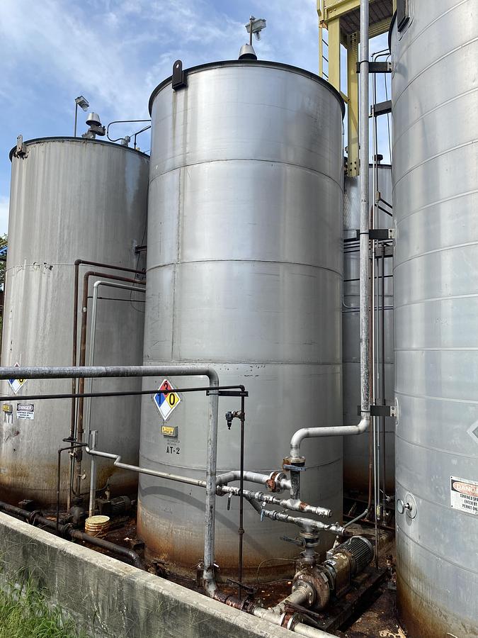 Used Used Industrial Air Inc. approximately 10,000 gallon stainless steel storage tank