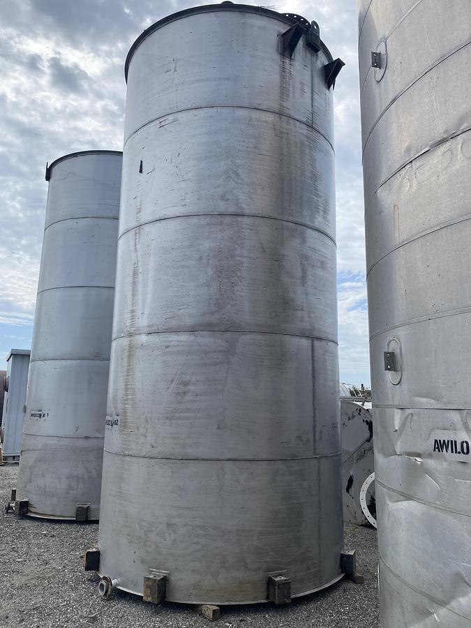 Used Used Industrial Air Inc. approximately 10,000 gallon 304 stainless steel storage tank
