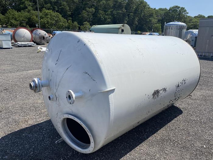 Used Used approximately 1500 gallon vertical stainless steel tank