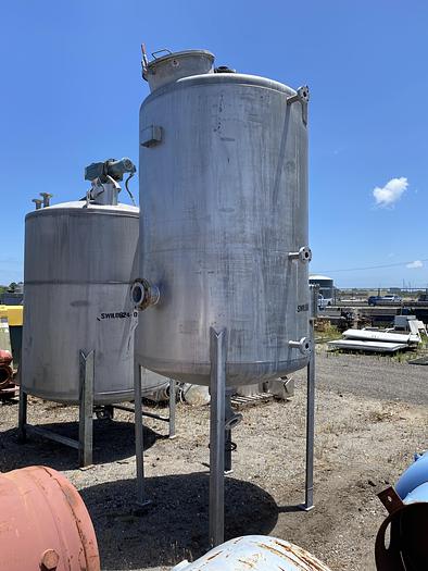 Used Used Alloy Fabricators Inc. approximately 950 gallon 304 stainless steel vertical mix tank