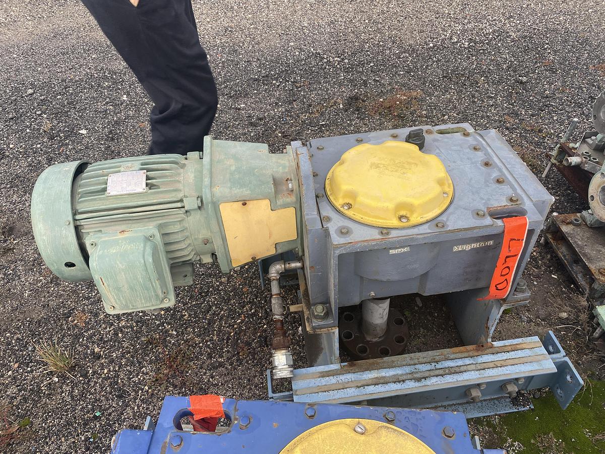 Used Used Lightnin Right-Angle Drive (CW). Model 504Q7.5C