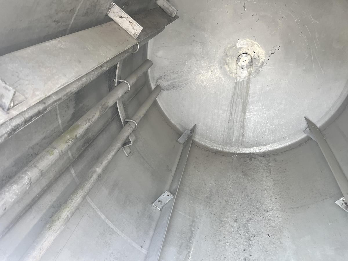 Used Perry approximately 670 gallon vertical T304 stainless steel mix tank