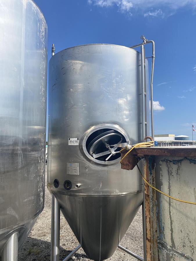 Used Used Deutshe Babcock BTE Gruppe Bdag 2600L/680 gallon 304 stainless steel vertical jacketed tank