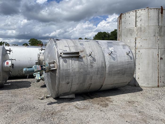 Used Used Lee Metal Products Inc approximately 4000 gallon 304 stainless steel vertical mix tank