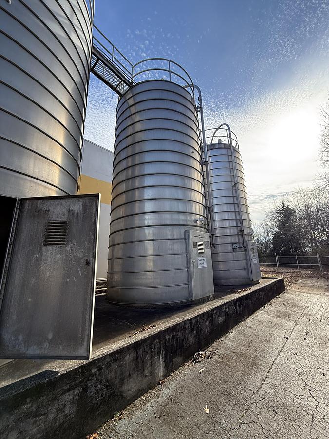 Used Used Conair Contract Systems Inc. 1709 cu ft Spiral Aluminum vertical bulk material silo