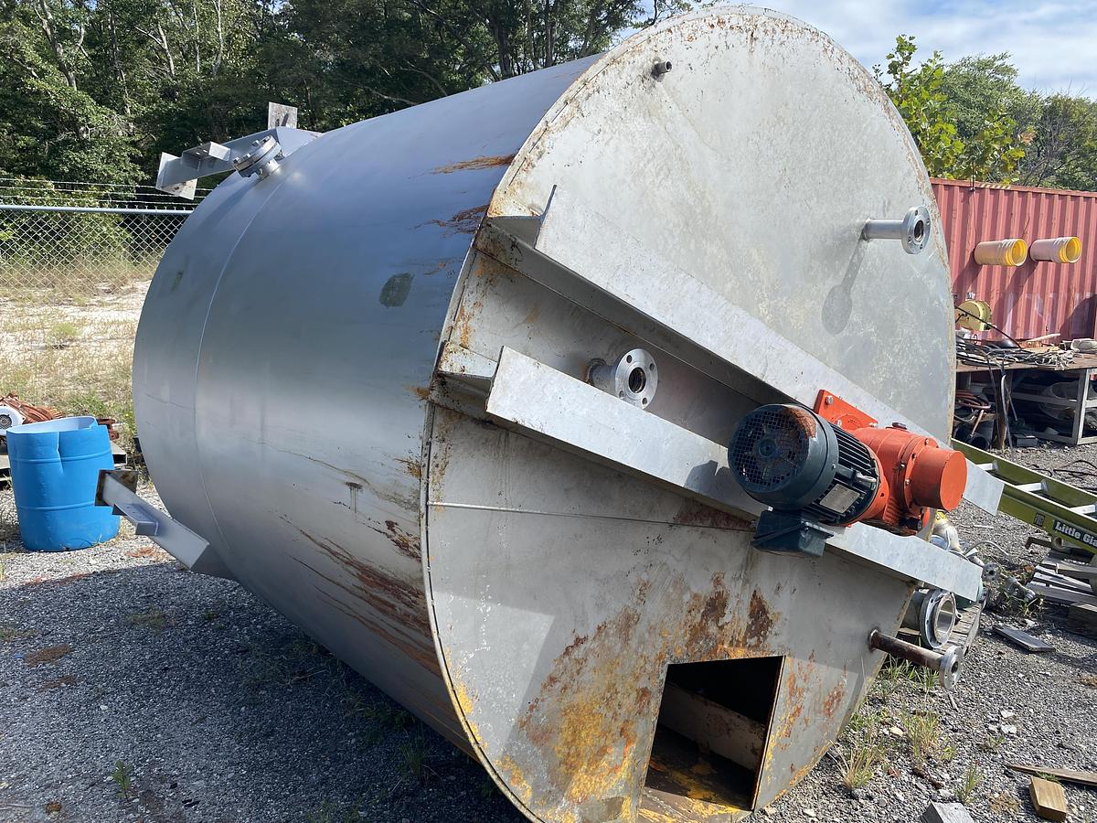 Used Used Gaston County approximately 2800 gallon stainless steel mix tank