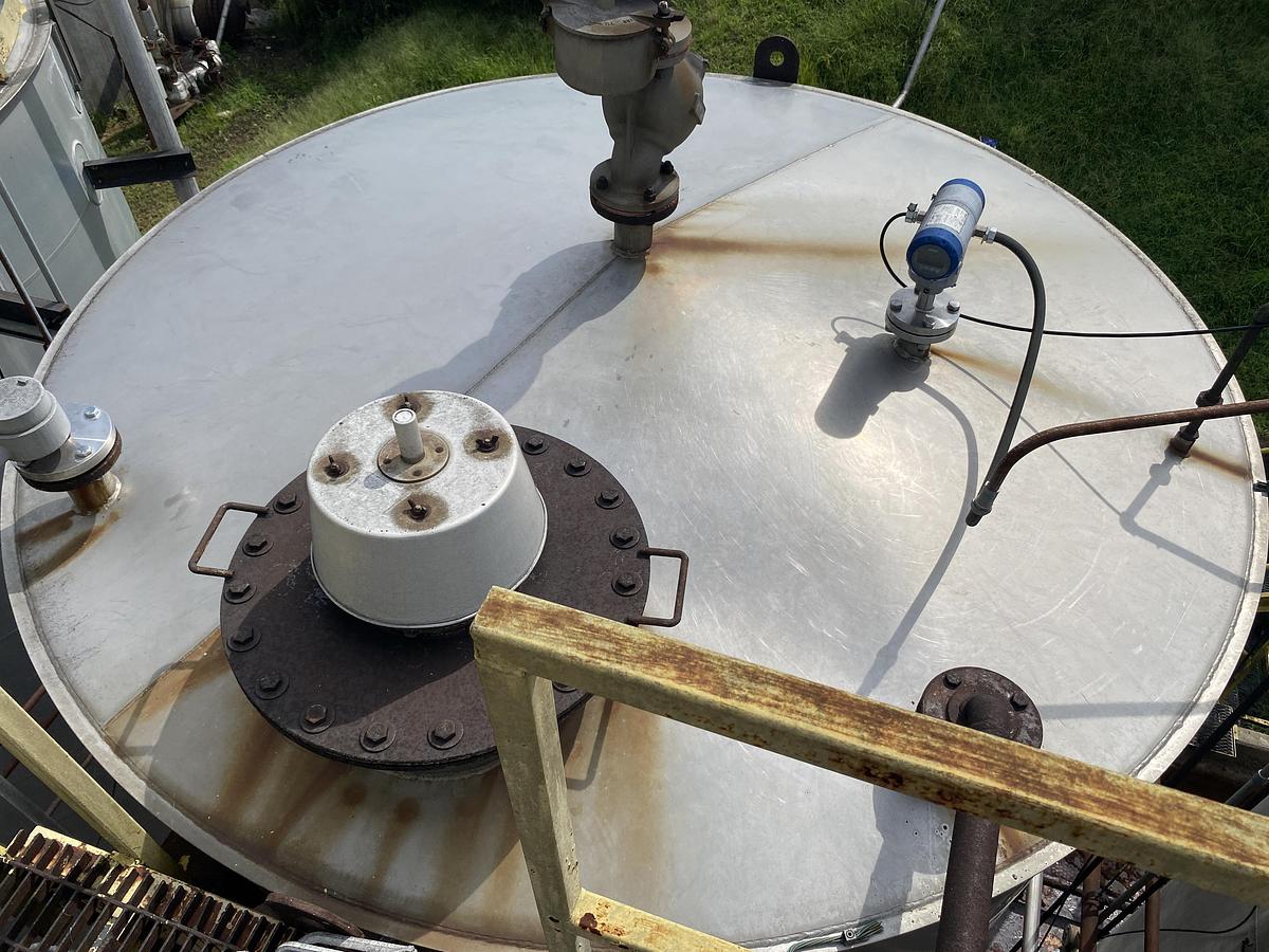 Used Used Industrial Air Inc. approximately 10,000 gallon stainless steel storage tank