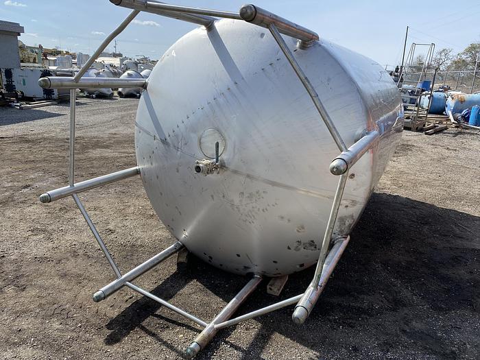 Used Used Walker 2800 gallon 316 stainless steel vertical tank
