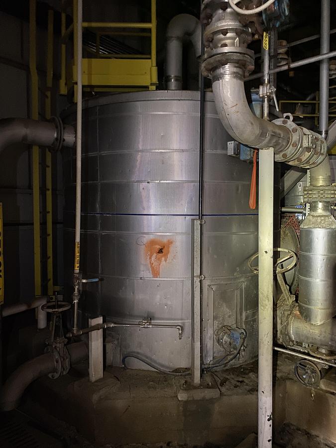 Used Used Armor Metals 3000 gallon 304L stainless steel tank