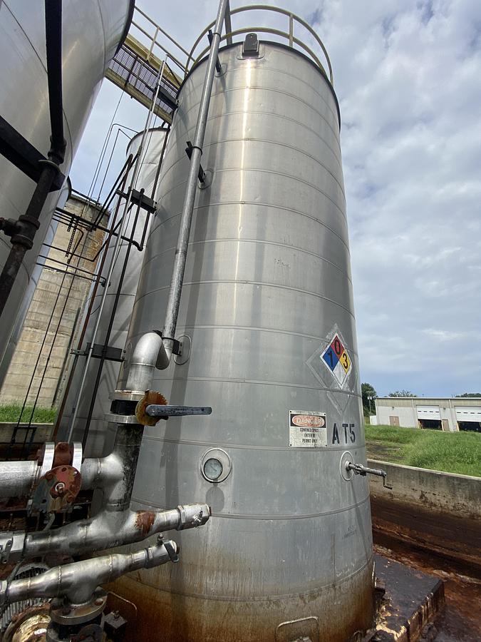 Used Used Industrial Air Inc. approximately 10,000 gallon stainless steel storage tank