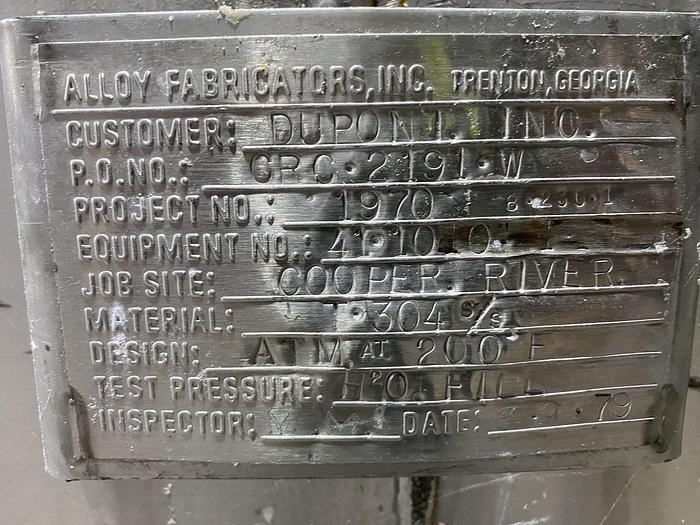 Used Used Alloy Fabricators Inc. approximately 5600 gallon 304 stainless steel vertical mix tank