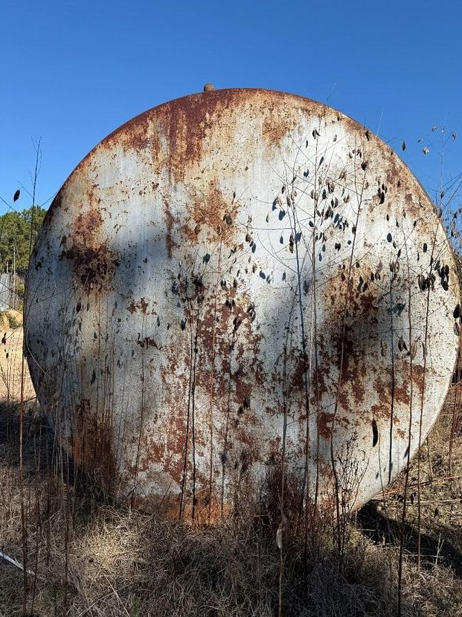 Used Used approximately 10,000 gallon carbon steel horizontal single walled fuel tank