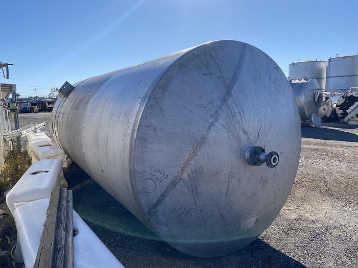 Used Used Alloy Fabricators Inc. approximately 5600 gallon 304 stainless steel vertical mix tank